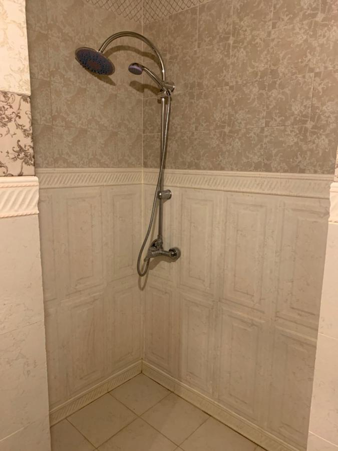 Pensjonat Guests House Qotukner Karbi Zewnętrze zdjęcie