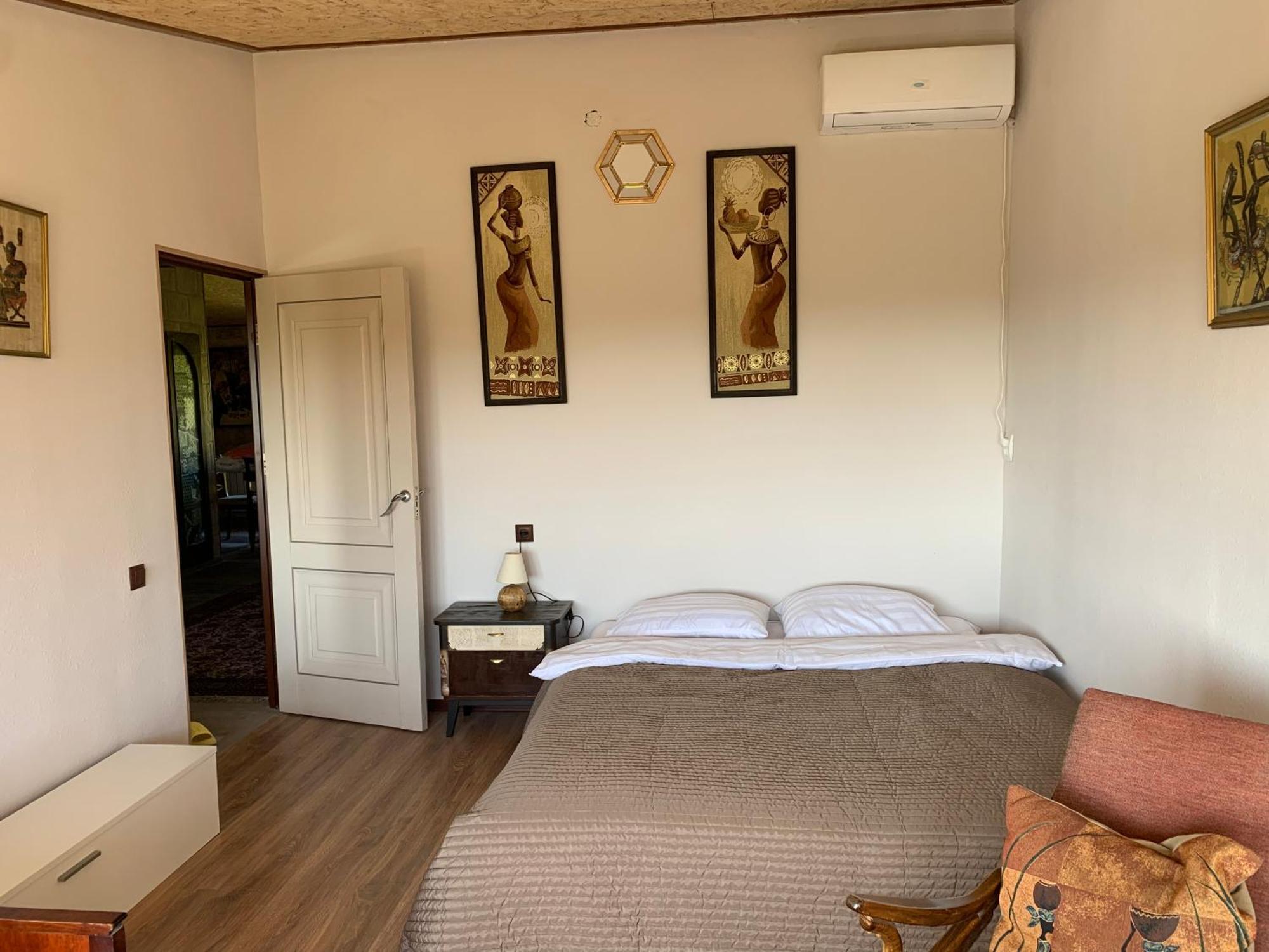 Pensjonat Guests House Qotukner Karbi Zewnętrze zdjęcie